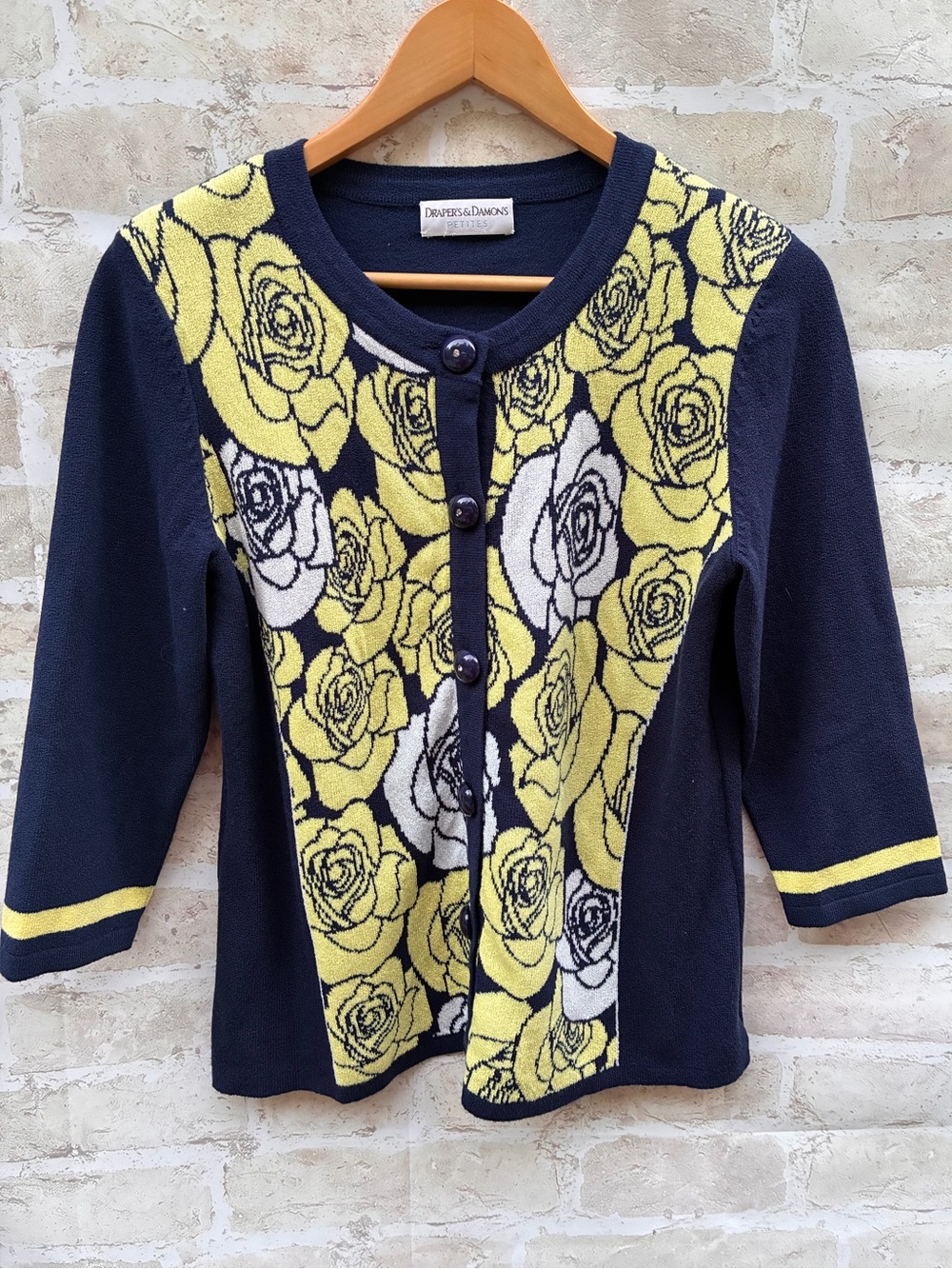 Drapers & Damons size M petite
floral navy cardigan sweater